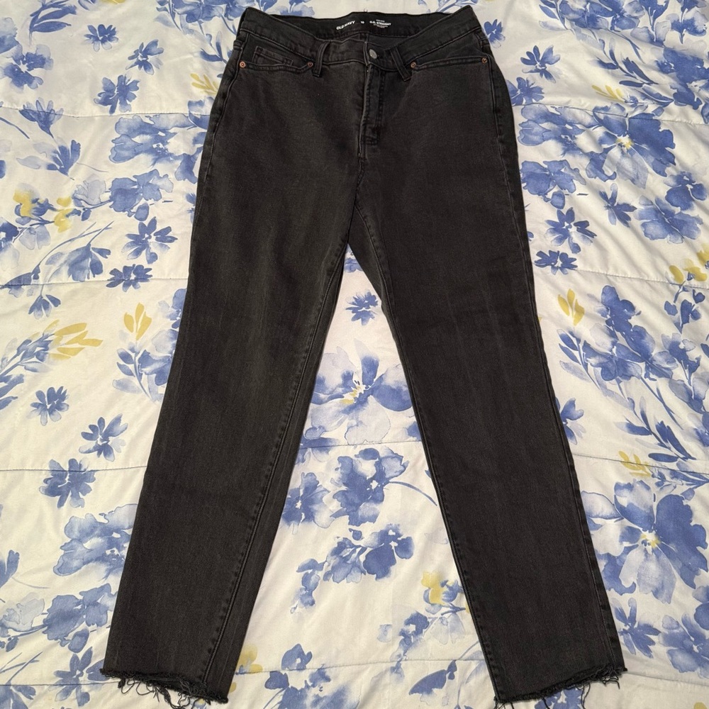 black old navy og straight ankle jeans with raw hem, size 10